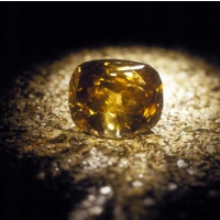 Бриллиант  Golden Jubilee (Золотой юбилей) - желто-коричневый камень весом 545,67 карата